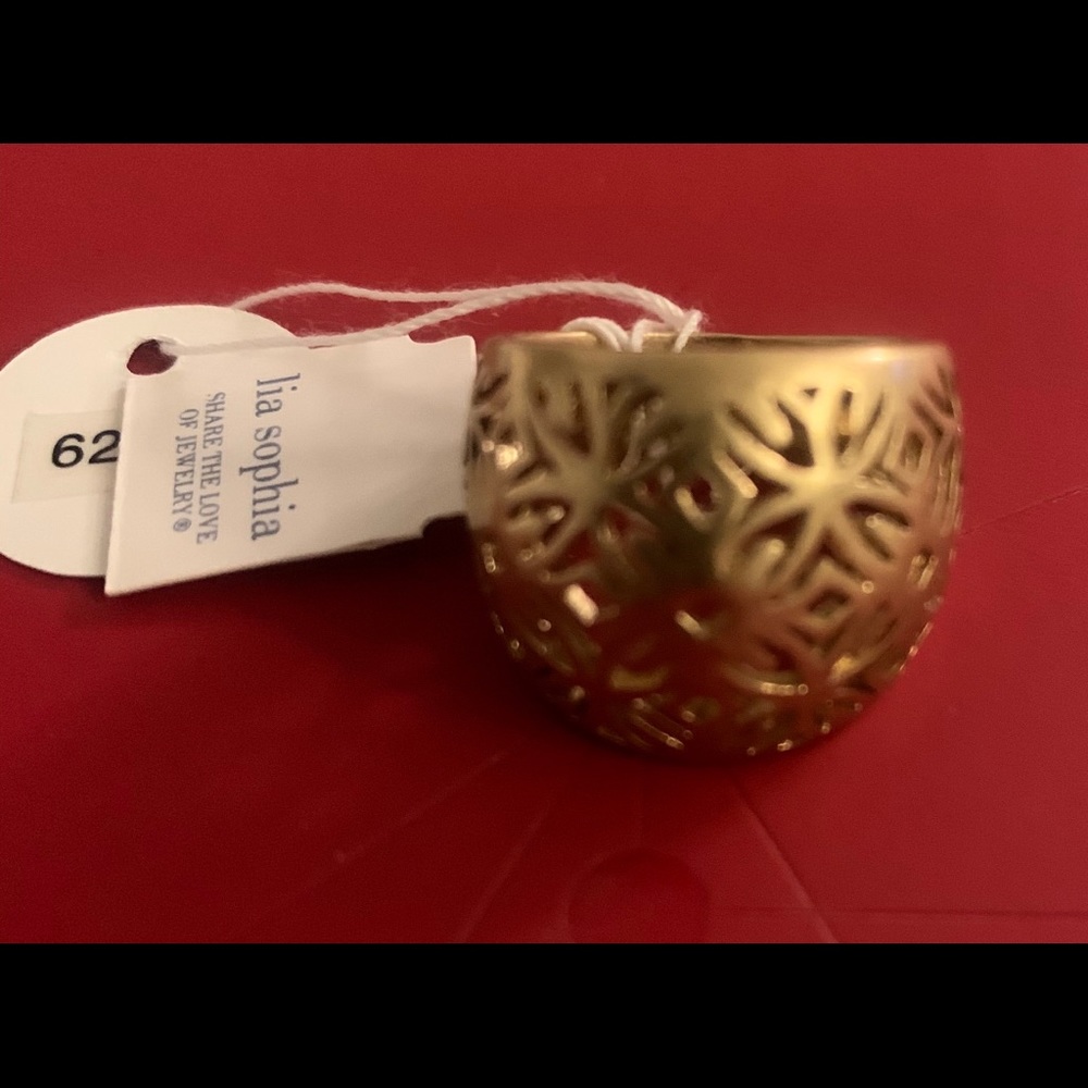 Gold designed ring - Picture 3 of 3